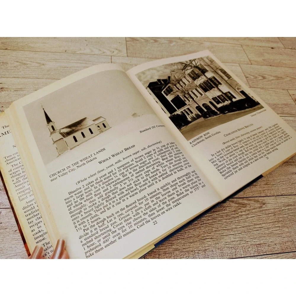 Chamberlain Sampler American Cooking 1961 HCDJ Vintage Cookbook Regional Recipes